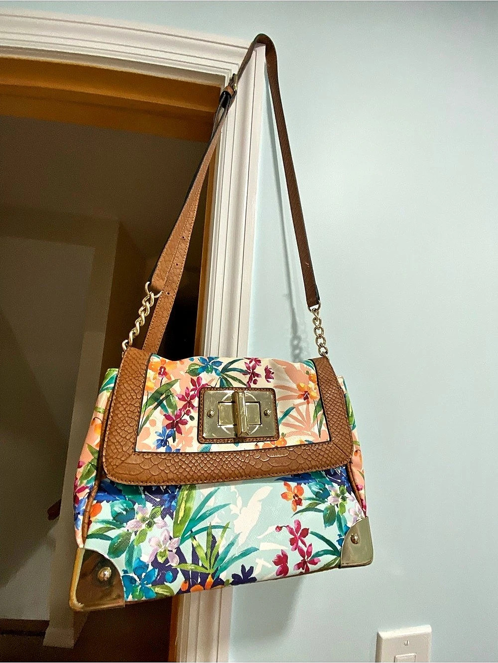 Floral Shoulder Bag in Multicolor
